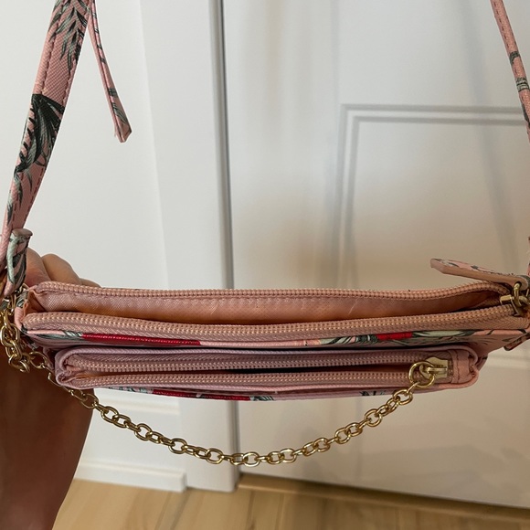 Small pink and red flowers GUESS shoulder bag - Picture 5 of 6